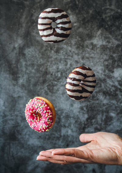 Donuts og en hånd