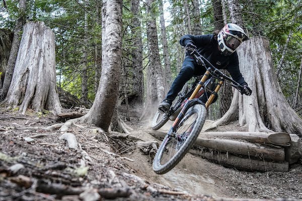 En mountainbikerytter