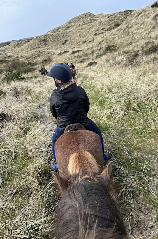 Ridetur i klitterne